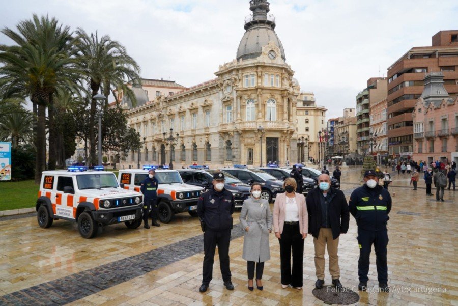 El Ayuntamiento refuerza la seguridad con seis nuevos vehículos para Policía Local y Protección Civil, por importe de 165.000 euros El Ayuntamiento refuerza la seguridad con seis nuevos vehículos para Policía Local y Protección Civil, por importe de 165.000 euros