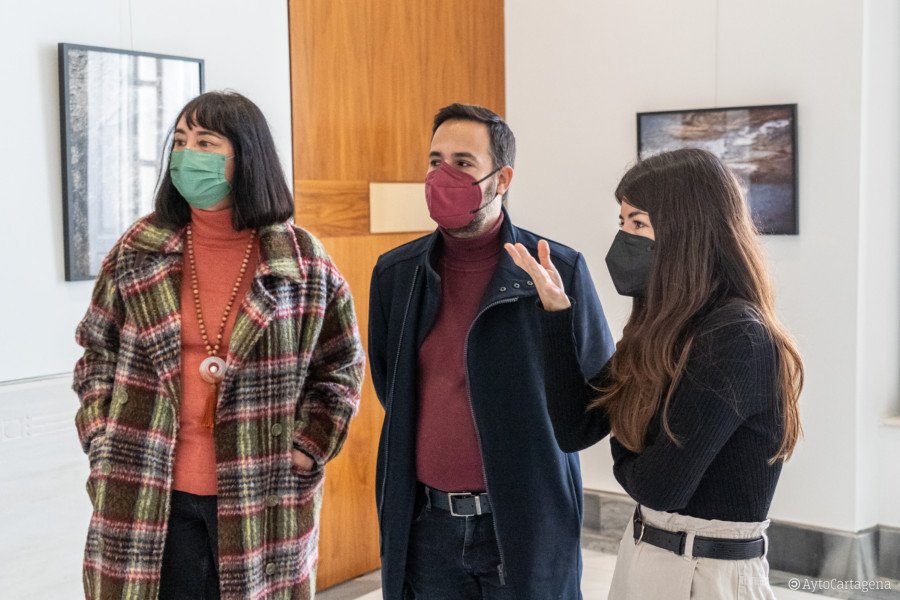 La artista María José Arévalo Soler trae al Palacio Consistorial su exposición ‘Poéticas de lo efímero’