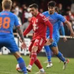 Un gran Efesé se queda sin premio ante el Valencia (1-2) Un gran Efesé se queda sin premio ante el Valencia (1-2)