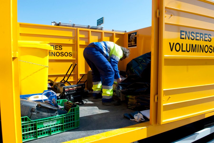 La recogida de muebles en la calle superó el año pasado los 4 millones de kilos