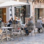 El Ayuntamiento congela la tarifa doméstica de agua y la baja un 20% a hostelería y comercios