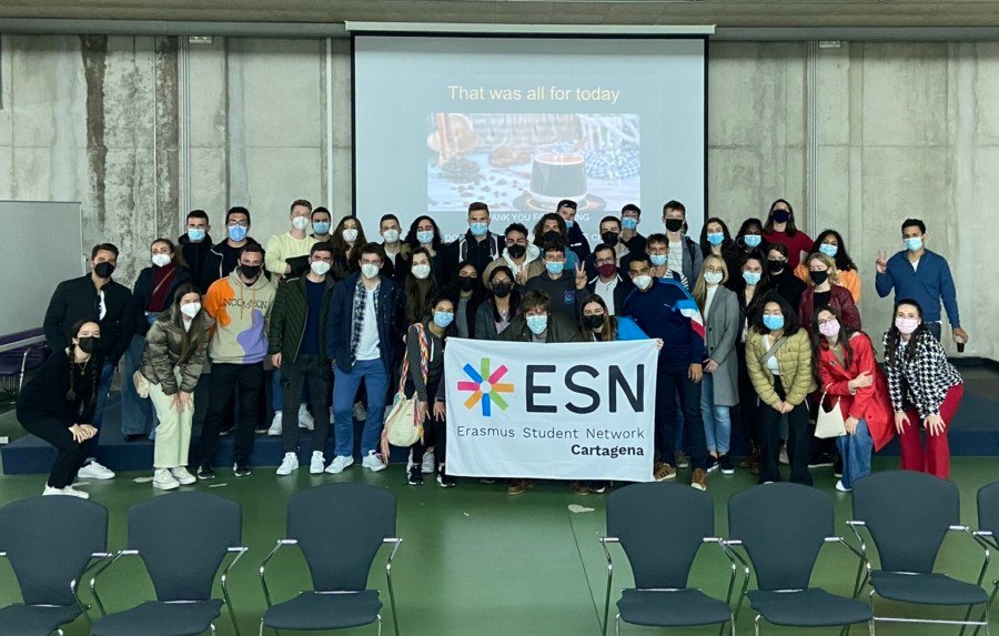 Más de 60 participantes asisten a la primera sesión de intercambio lingüístico con jóvenes erasmus Más de 60 participantes asisten a la primera sesión de intercambio lingüístico con jóvenes erasmus