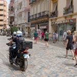 Policía Local inicia una campaña para que las fruterías retiren sus productos de la vía pública