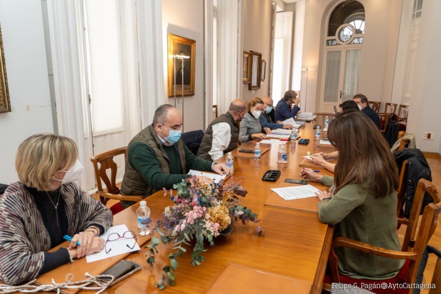 La Junta de Gobierno acuerda sacar un nuevo contrato de limpieza para los centros educativos