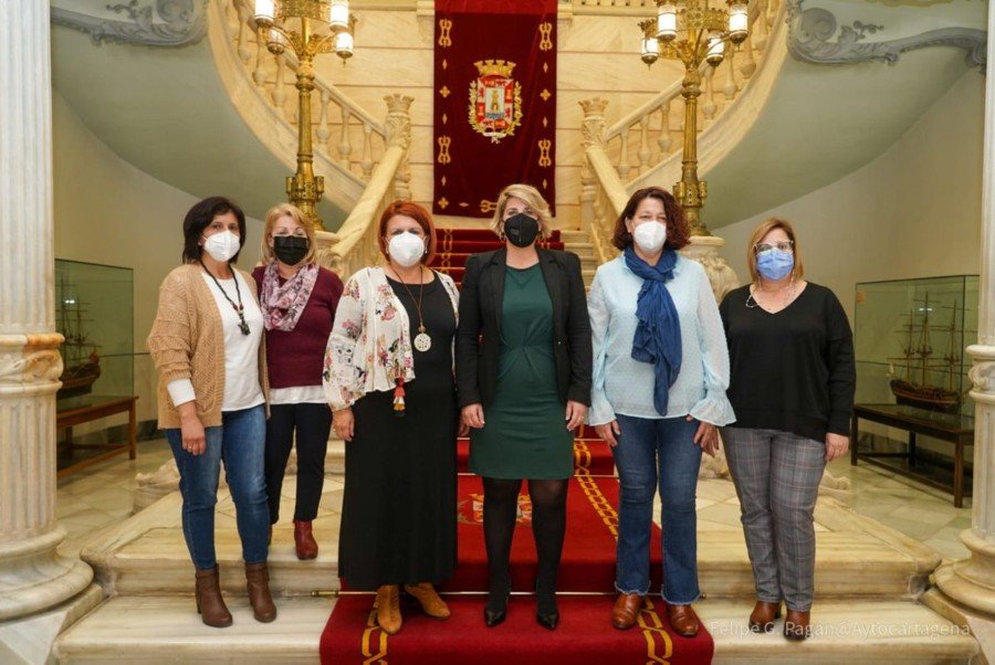 La alcaldesa recibe a la nueva junta directiva de la Federación de Asociaciones de Mujeres Mediterráneo