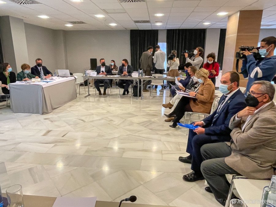 Cartagena reclama la colaboración de Europa para la retirada de fangos y secos, y ayudas a los sectores más afectados por la crisis del Mar Menor