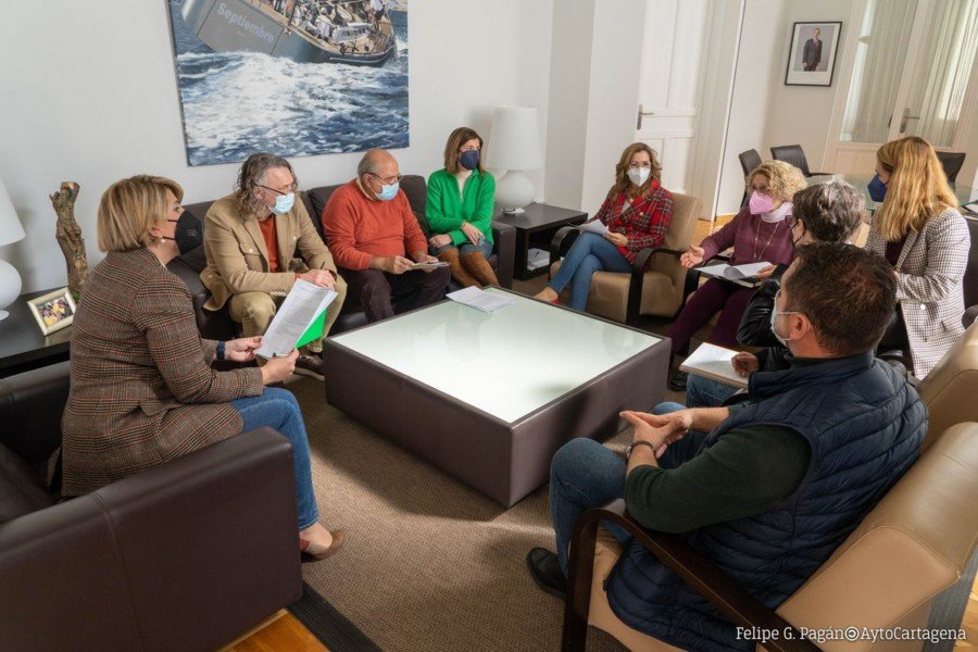 El Ayuntamiento diseña un operativo logístico para colaborar con la comunidad ucraniana de Cartagena