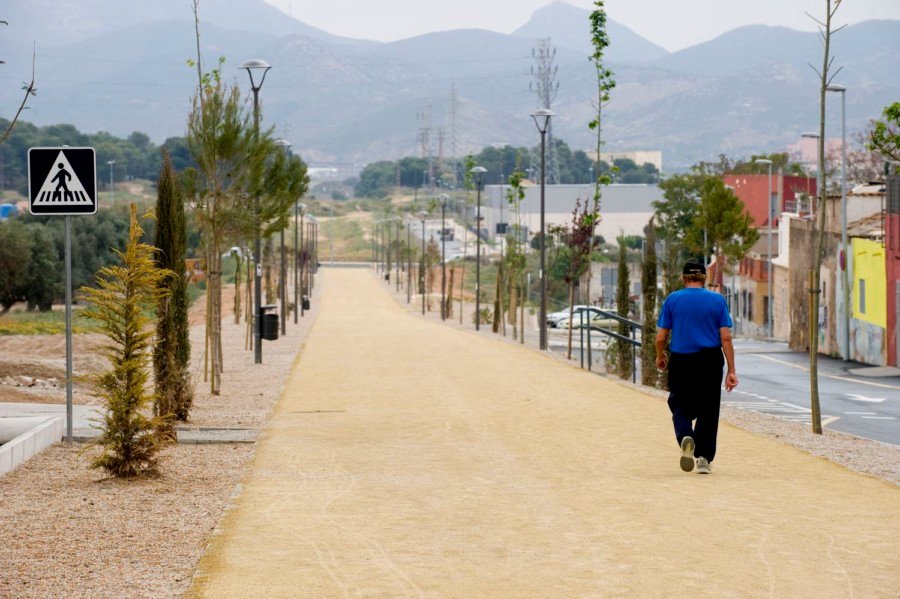 Sale a contratación la Vía Verde de Barrio Peral para mejorar sus parterres y pavimento y convertirla en una senda ciclable Sale a contratación la Vía Verde de Barrio Peral para mejorar sus parterres y pavimento y convertirla en una senda ciclable