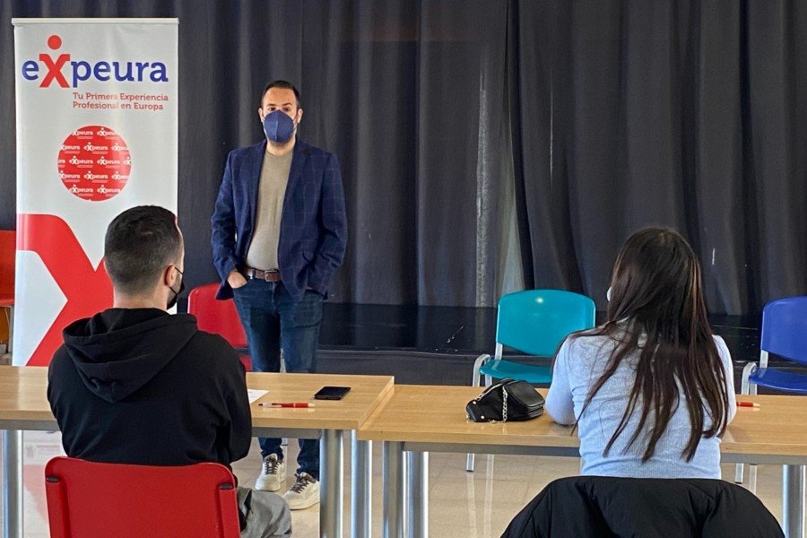 Los participantes en el programa Expeura vuelven a Cartagena tras completar sus estancias en Dublín