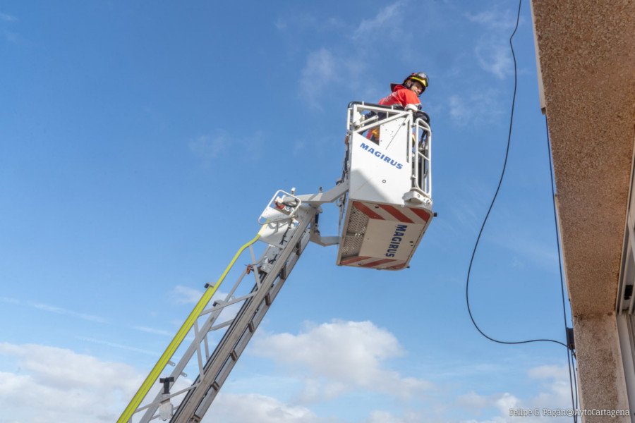 Los Bomberos continuaron la jornada del martes atendiendo caídas de árboles, cascotes y carteles por el viento Los Bomberos continuaron la jornada del martes atendiendo caídas de árboles, cascotes y carteles por el viento