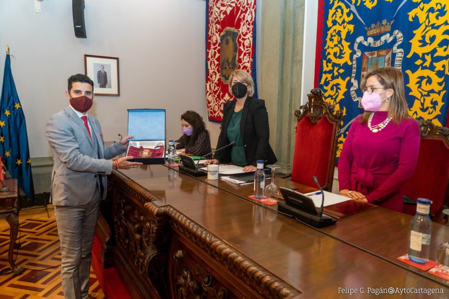 Álvaro Valdesueiro toma posesión de su acta de concejal del Ayuntamiento de Cartagena Álvaro Valdesueiro toma posesión de su acta de concejal del Ayuntamiento de Cartagena