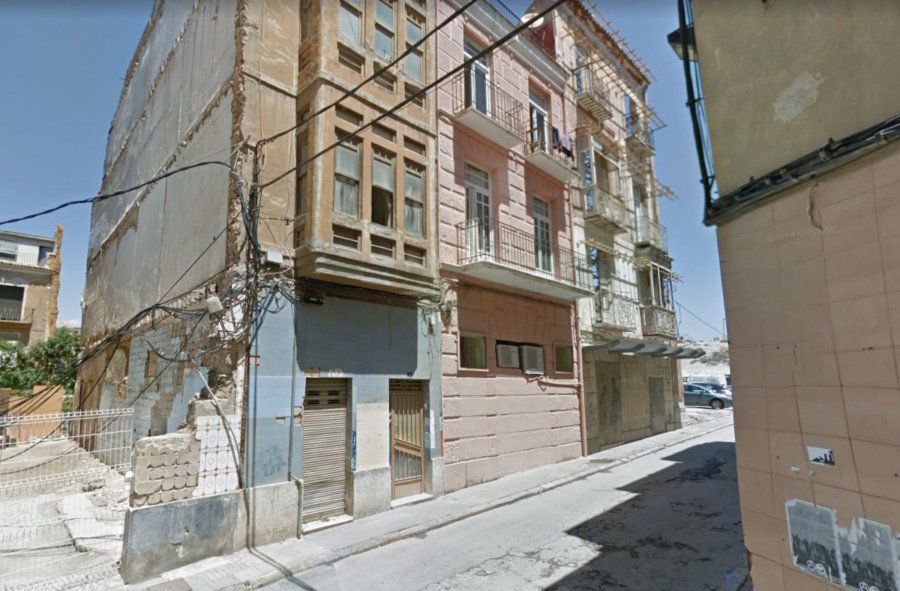 Urbanismo ordena la demolición de un edificio en mal estado en la calle San Cristóbal la Larga Urbanismo ordena la demolición de un edificio en mal estado en la calle San Cristóbal la Larga