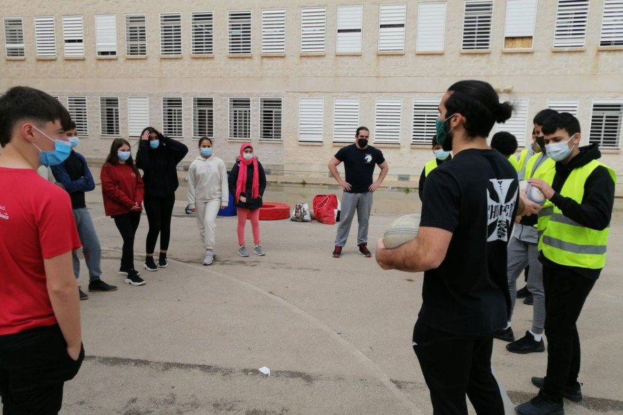 Alumnos del IES Mediterráneo practican rugby a través del programa ADE con el C.R.U. Cartagena
