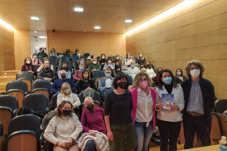 El libro ‘Nacidos para explorar’ recoge una guía para favorecer el desarrollo motor de los niños