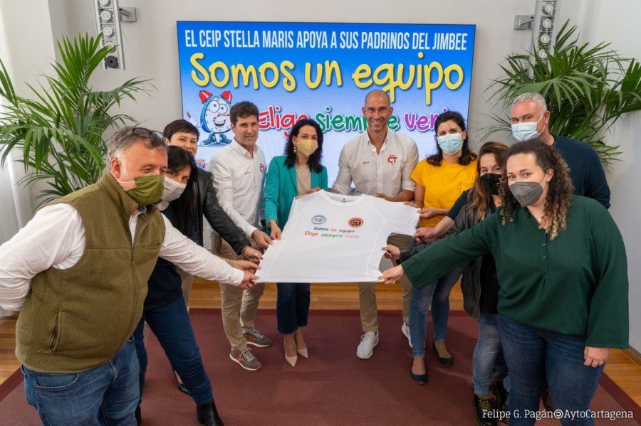 Alumnos del CEIP Stella Maris asistirán al partido del Jimbee gracias al programa contra el absentismo escolar del Ayuntamiento