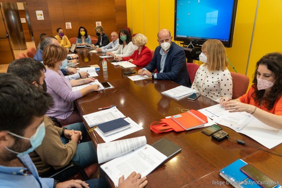 Las ordenanzas de las tarifas del agua y uso de playas siguen adelante con su tramitación
