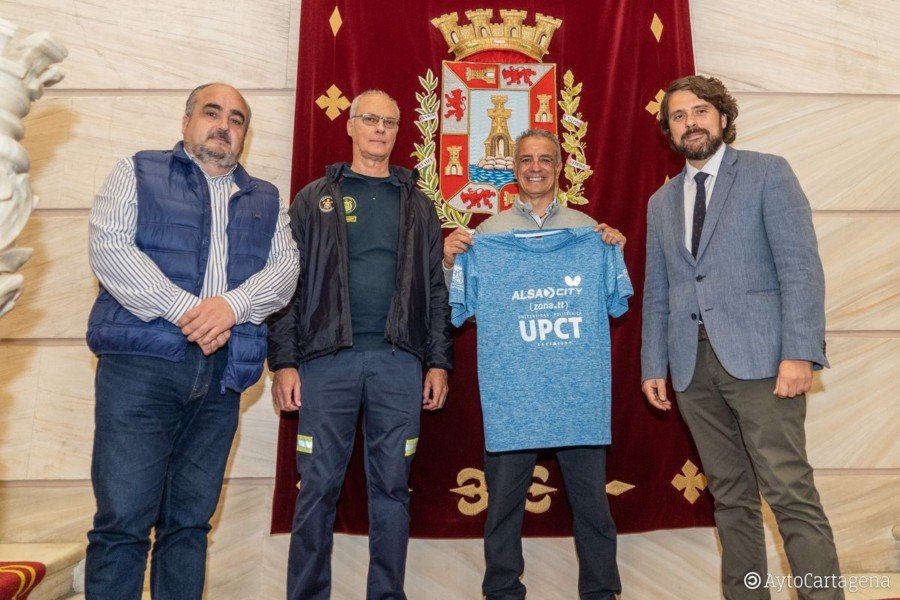 El bombero Juan Cayuela Rodríguez representará a Cartagena en tres campeonatos internacionales