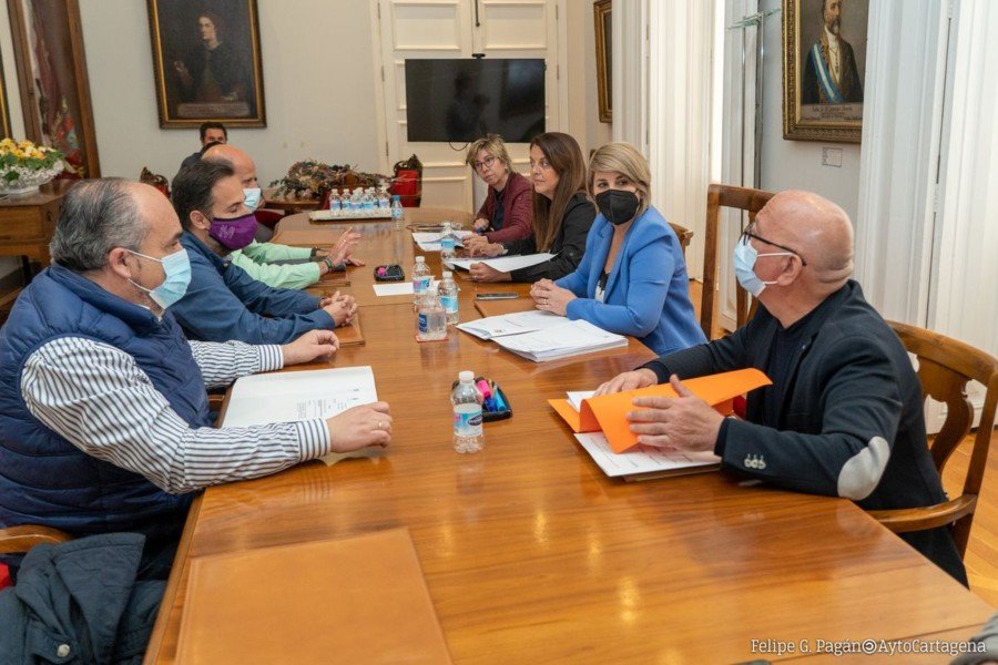 La Junta de Gobierno suspende los objetivos de calidad acústica en la Plaza del Ayuntamiento, Icue y calle Honda durante las Cruces de Mayo