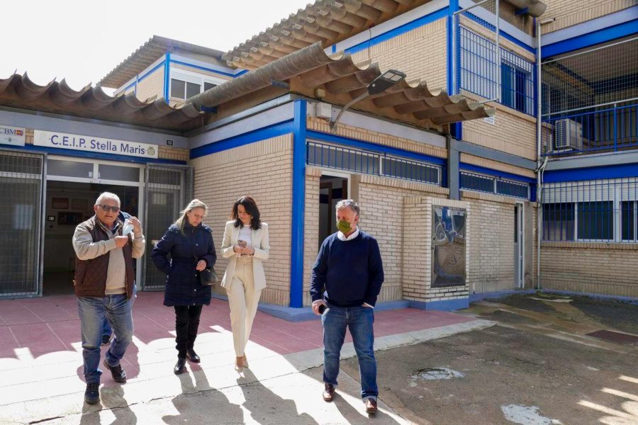 Educación detalla a la comunidad educativa de los colegios Stella Maris y Aníbal el proceso de eliminación del amianto Educación detalla a la comunidad educativa de los colegios Stella Maris y Aníbal el proceso de eliminación del amianto