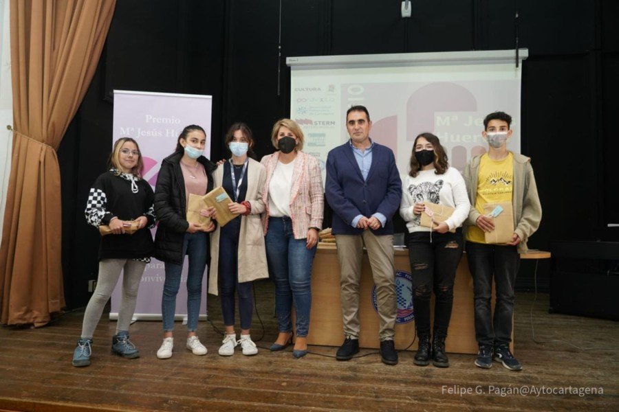 Dos ONGs de Cartagena reciben el ‘Premio María Jesús Huertas a la Educación para la Convivencia’ que entrega el IES Isaac Peral Dos ONGs de Cartagena reciben el ‘Premio María Jesús Huertas a la Educación para la Convivencia’ que entrega el IES Isaac Peral