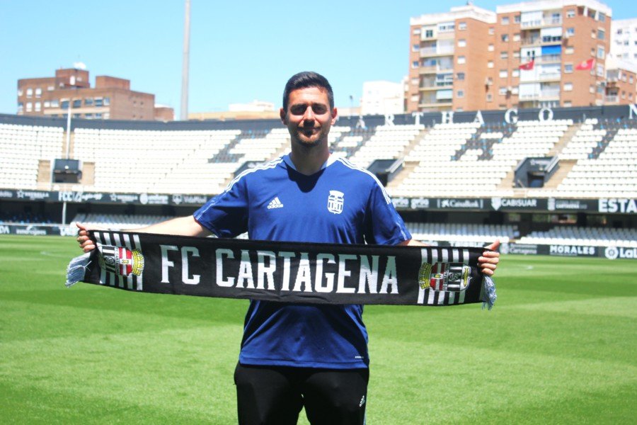 David Garnés renueva su compromiso y volverá a dirigir en División de Honor al FC Cartagena David Garnés renueva su compromiso y volverá a dirigir en División de Honor al FC Cartagena