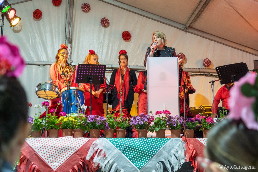 La alcaldesa explica a los vecinos el proyecto ‘Bosque Romano’ durante el pregón que anuncia las fiestas patronales de San José Obrero La alcaldesa explica a los vecinos el proyecto ‘Bosque Romano’ durante el pregón que anuncia las fiestas patronales de San José Obrero