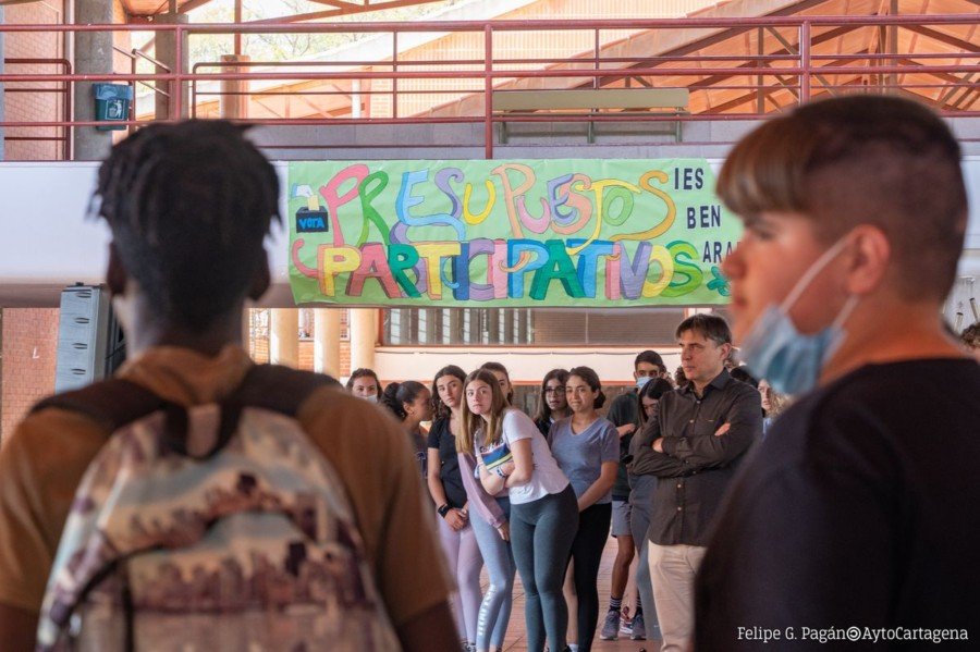 Los más de mil alumnos del IES Ben Arabí votan en los presupuestos participativos