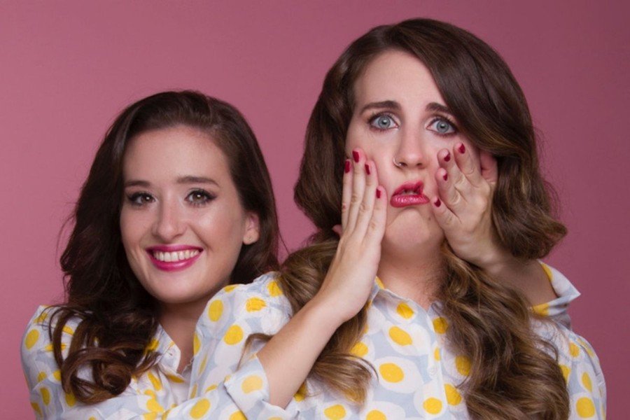 Carolina Iglesias y Victoria Martín cuelgan en El Batel el cartel de ‘no hay billetes’ con ‘Estirando el chicle live’