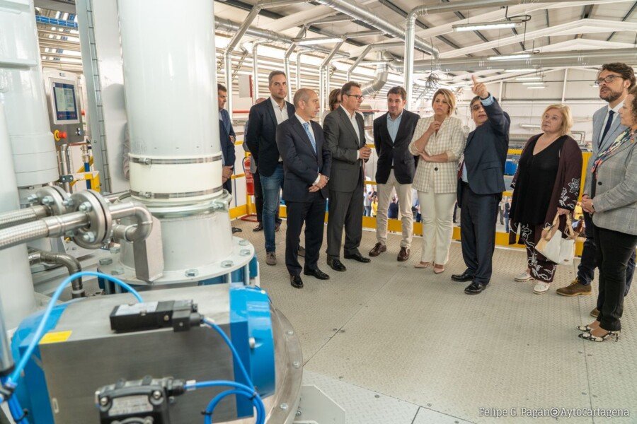 La alcaldesa inaugura la nueva planta de pinturas industriales de TKROM en Cabezo Beaza La alcaldesa inaugura la nueva planta de pinturas industriales de TKROM en Cabezo Beaza