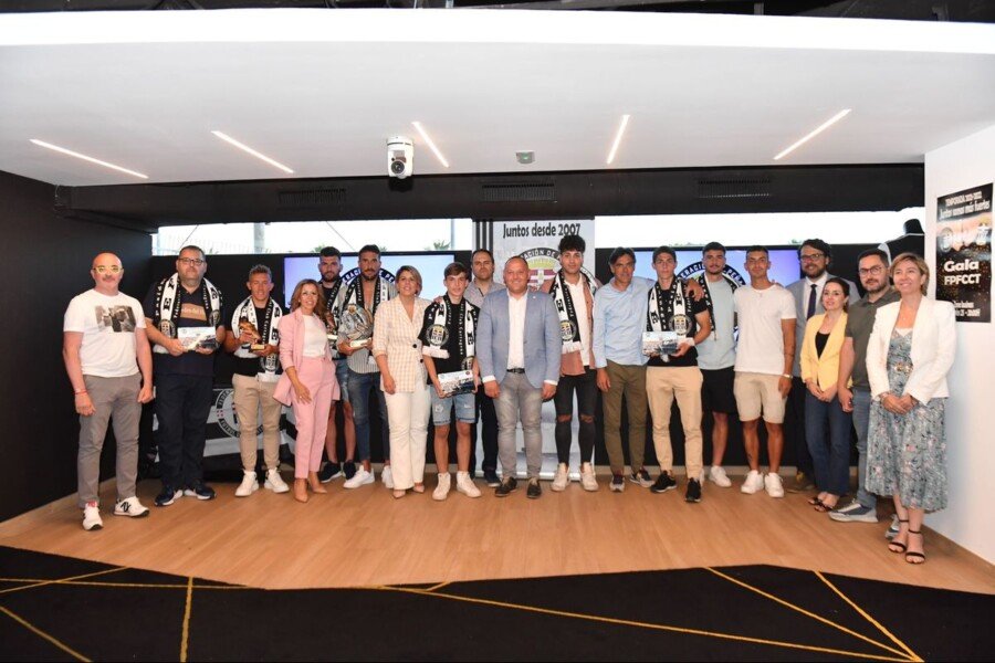 La Federación de Peñas del FC Cartagena premia a De Blasis, Marc Martínez y Pablo Vázquez en su gala anual