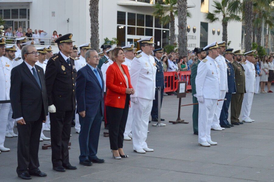 Cartagena celebró el Día de las Fuerzas Armadas con un concierto y el solemne arriado de bandera conjunto Cartagena celebró el Día de las Fuerzas Armadas con un concierto y el solemne arriado de bandera conjunto