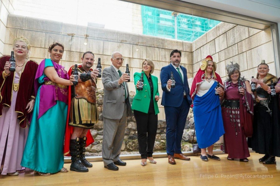 Carthagineses y Romanos contará desde este año con más actividades y un gran concierto gracias a su acuerdo de patrocinio con Estrella Levante Carthagineses y Romanos contará desde este año con más actividades y un gran concierto gracias a su acuerdo de patrocinio con Estrella Levante