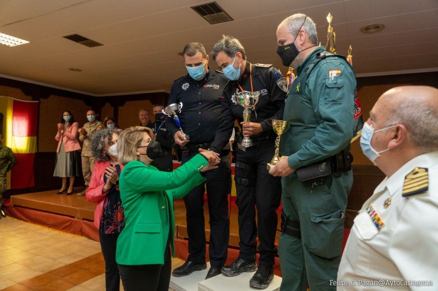 Los ganadores del concurso de tiro policial organizado por la ESPAC y la UPCT reciben sus galardones Los ganadores del concurso de tiro policial organizado por la ESPAC y la UPCT reciben sus galardones