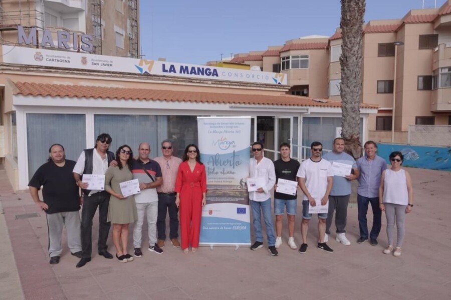 Los 28 alumnos de los cursos de Socorrismo y Marinería de la EDUSI de La Manga reciben sus diplomas Los 28 alumnos de los cursos de Socorrismo y Marinería de la EDUSI de La Manga reciben sus diplomas