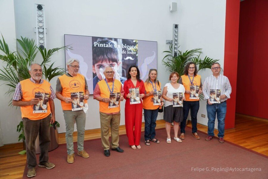 Ayuntamiento y Banco de Alimentos ponen en marcha la campaña de recogida de leche para los más pequeños Ayuntamiento y Banco de Alimentos ponen en marcha la campaña de recogida de leche para los más pequeños
