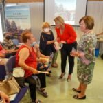 La alcaldesa anima a denunciar situaciones de abuso o abandono de personas mayores