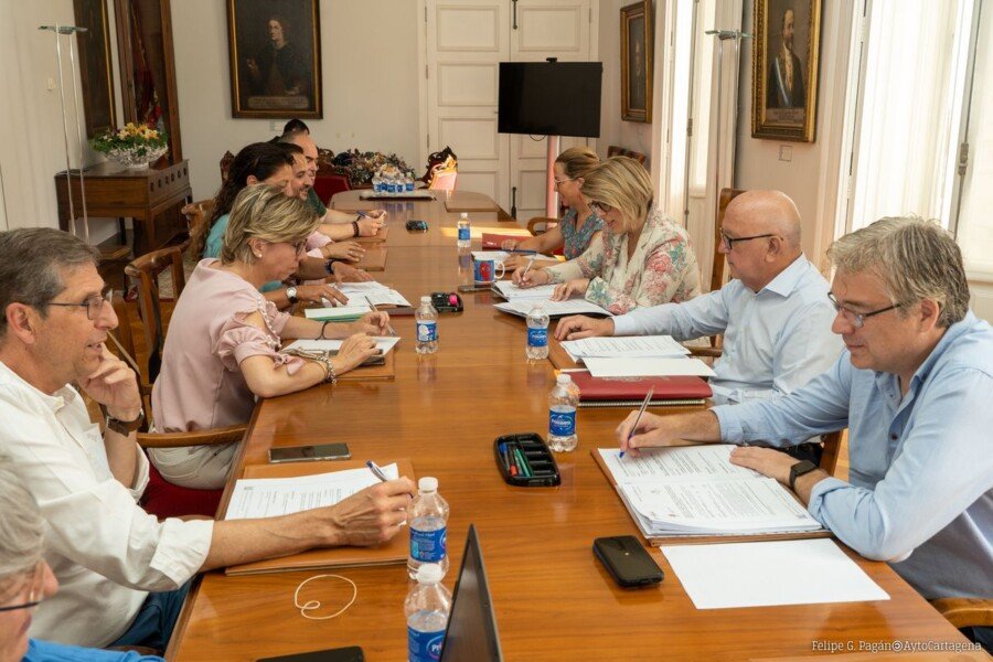 El Gobierno local pide al Ministerio que instale en Cartagena la oficina del Mar Menor El Gobierno local pide al Ministerio que instale en Cartagena la oficina del Mar Menor