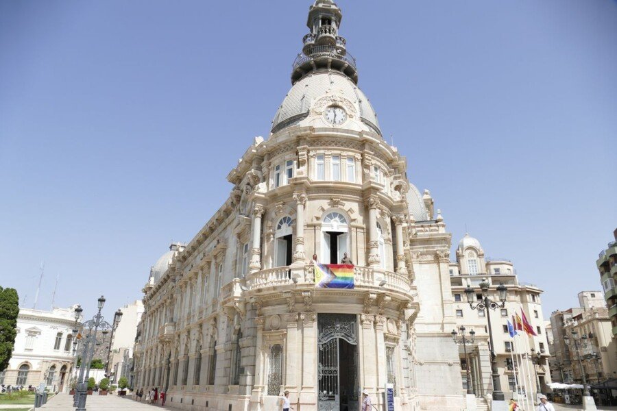 La nueva bandera del Arcoíris ondeará en Cartagena con motivo de la Semana del Orgullo