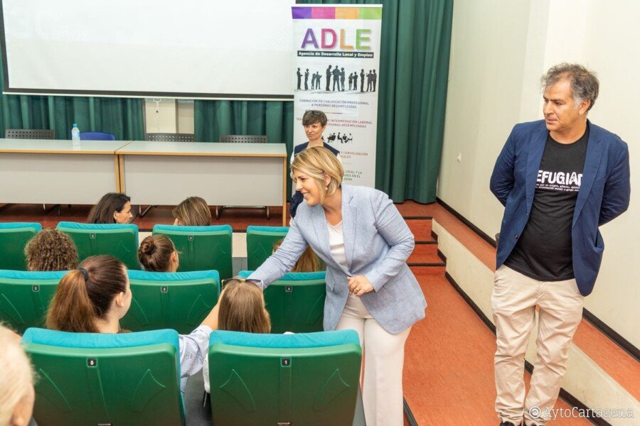 El Ayuntamiento crea un curso de formación para el empleo para los refugiados de Ucrania