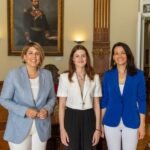 La alcaldesa recibe a Paula Piñero, estudiante cartagenera con mayor puntuación de la EBAU en la Región de Murcia