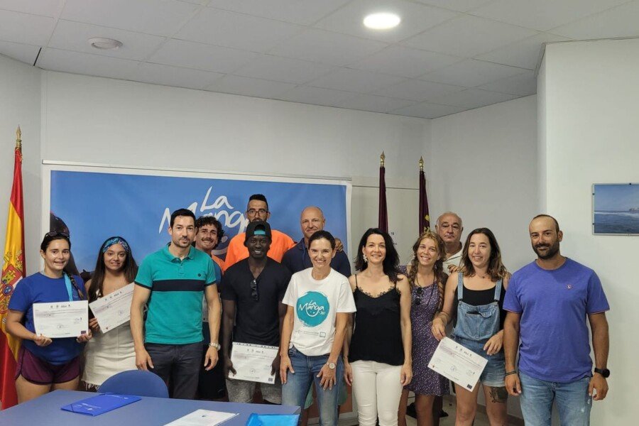 Los 15 participantes del curso de ‘Auxiliar de monitor físico deportivo en actividades náuticas’ reciben sus diplomas
