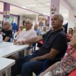 El local social de la barriada Virgen de la Caridad acoge el quinto Encuentro con Personas Mayores