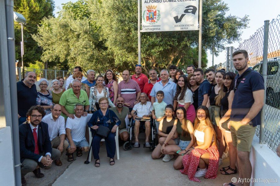 Alfonso Gómez Celdrán, homenajeado en San Félix por su contribución a la creación del campo de bolos cartageneros en el barrio Alfonso Gómez Celdrán, homenajeado en San Félix por su contribución a la creación del campo de bolos cartageneros en el barrio