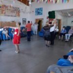 El centro de Estancias Diurnas de Los Dolores clausura sus actividades de verano con una exhibición de baile