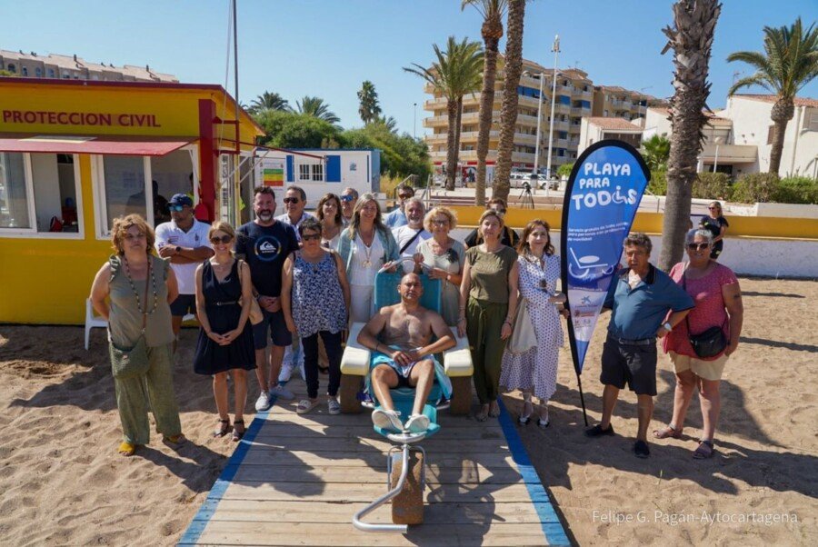 El servicio de baño asistido se pone en marcha en las playas de San Ginés, Playa Honda y Puerto Bello El servicio de baño asistido se pone en marcha en las playas de San Ginés, Playa Honda y Puerto Bello