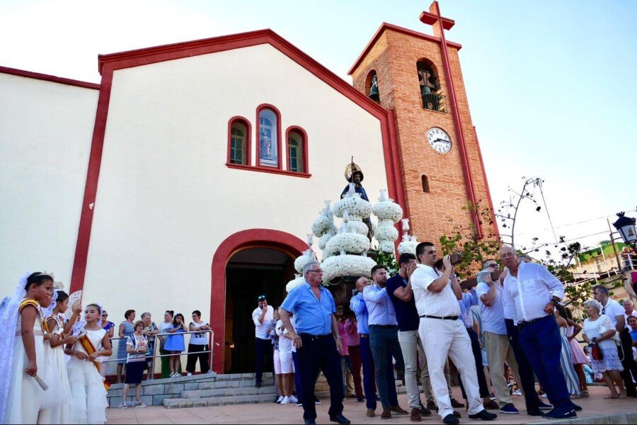 La música, el baile y la tradición se dan cita en las fiestas patronales de Alumbres La música, el baile y la tradición se dan cita en las fiestas patronales de Alumbres