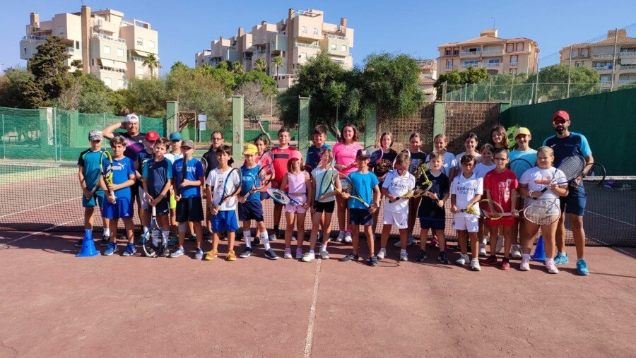 El I Curso Intensivo de la Escuela Municipal de Tenis llega a su fin