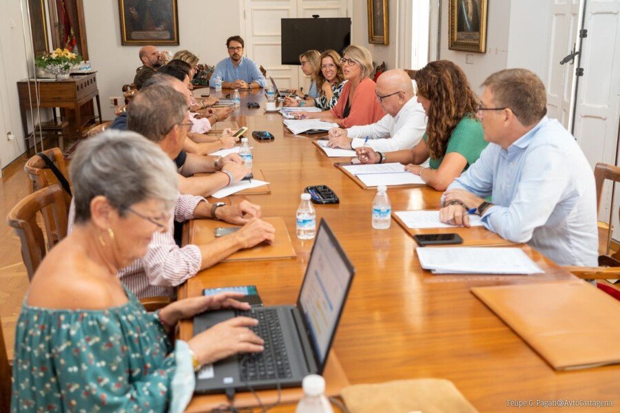 Un acuerdo entre Ayuntamiento e Hidrogea permite contratar en septiembre las obras de El Lago y San Fernando