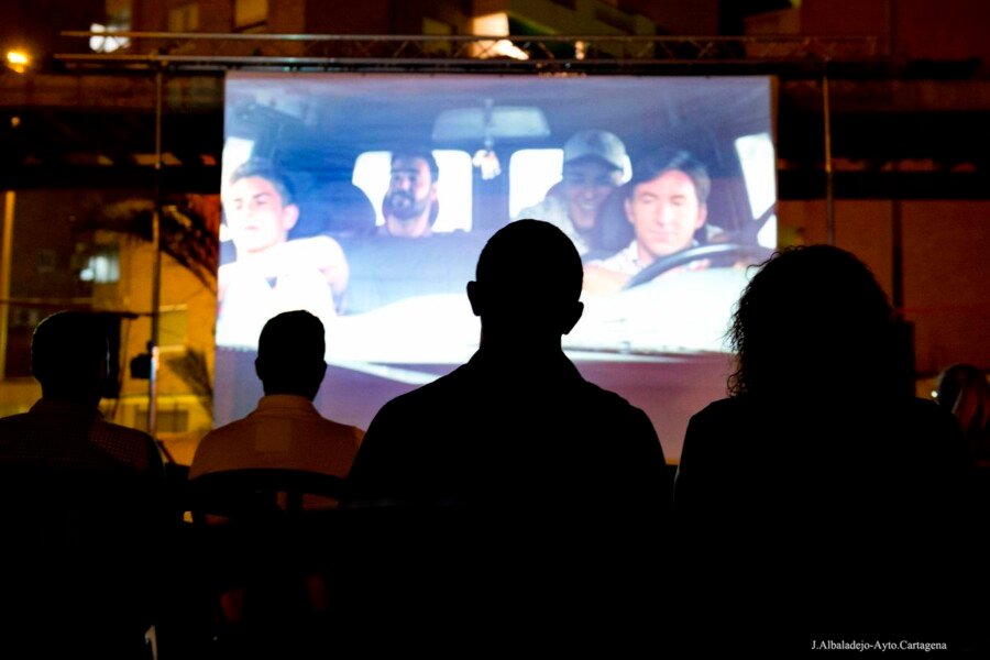 El centro, los barrios y el litoral de Cartagena vivirán un agosto de cine con la película ‘El mejor verano de mi vida’
