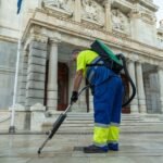 Dos máquinas ‘quitachicles’ comienzan a limpiar las zonas peatonales de la ciudad